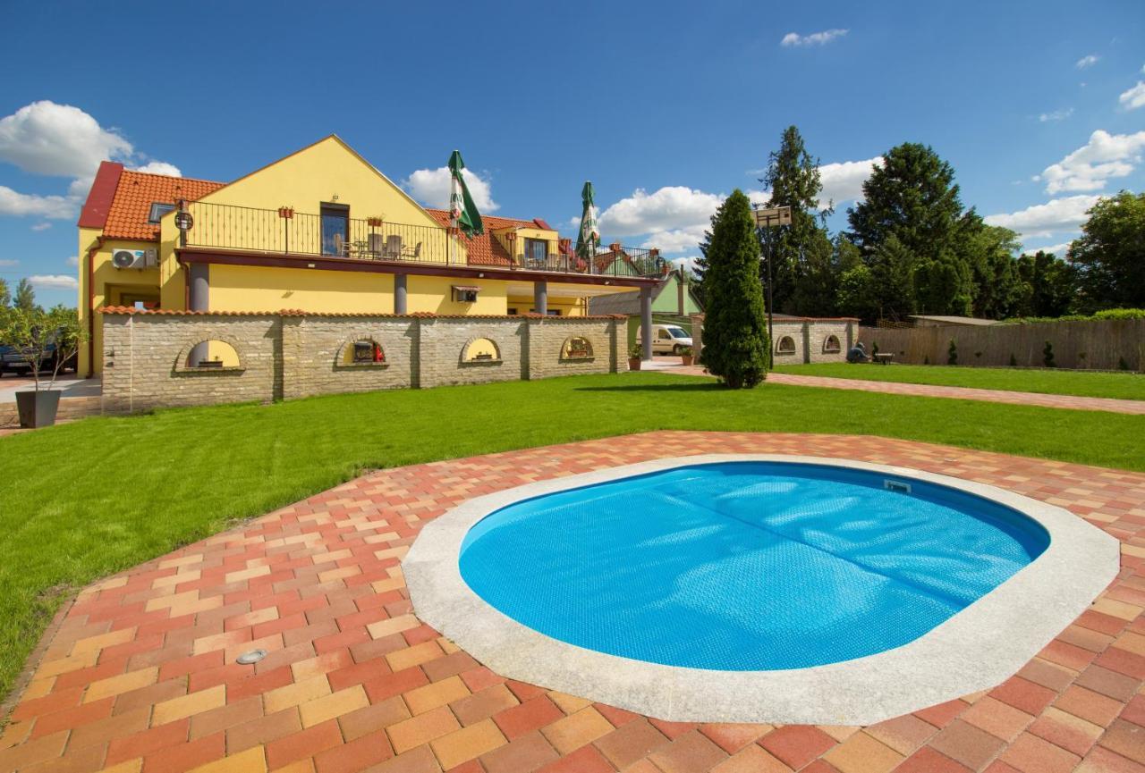 Гостьовий будинок Ponty-Lak Panzio Davod Екстер'єр фото